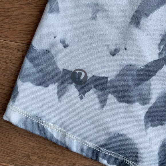 *SOLD* LULULEMON Amala tank black white pattern size 2 - Picture 8 of 10